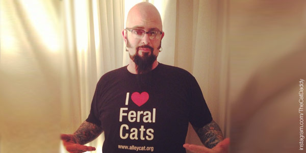 Jackson Galaxy wearing Alley Cat Allies' I HEART Feral Cats t-shirt